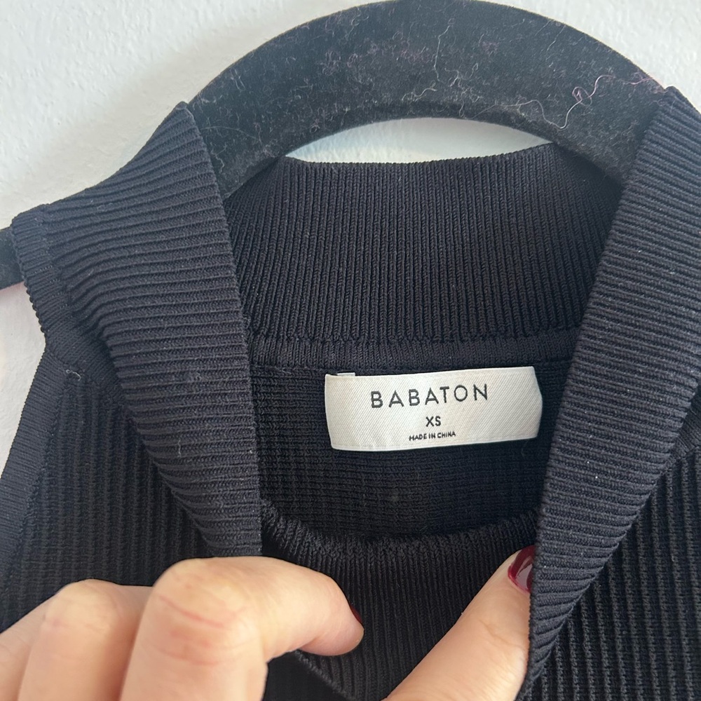 Babaton Black Ribbed Crop Top - Picture 3 of 4